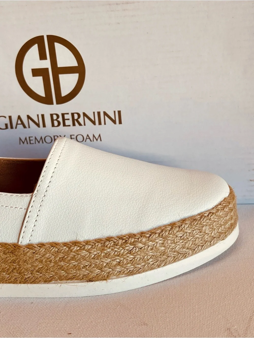 NIB GIANI BERNINI MEMORY FOAM   SLIP ON ESPADRILLES WHITE WOMENS SIZE 8